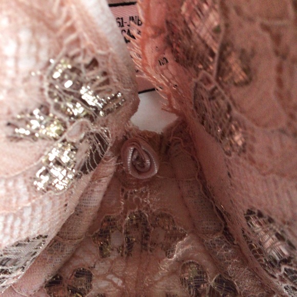 VICTORIAS SECRET DREAM ANGELS DEMI BRA SIZE 32D - Picture 5 of 15